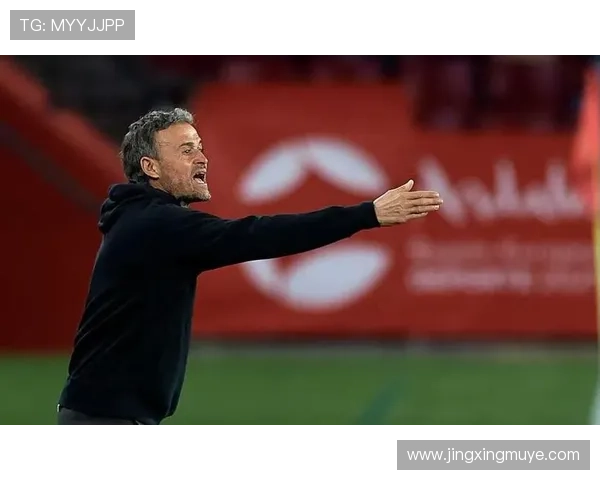 恩里克战术适配性持续提升,球队攻防体系展现清晰走势 恩里克战术适配性持续提升,球队攻防体系展现清晰走势