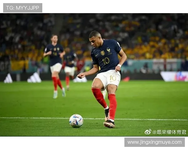 凯尔·沃克对位姆巴佩：顶级速度下的防守战术解析