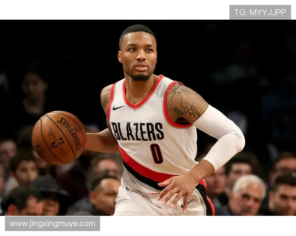 利拉德休赛期天天喝蛋白粉当水，结果夏天晒出的腹肌让队友以为他偷偷打了激素